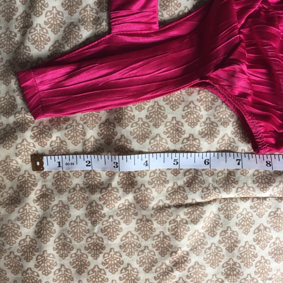 Hot pink tank - Picture 7 of 8